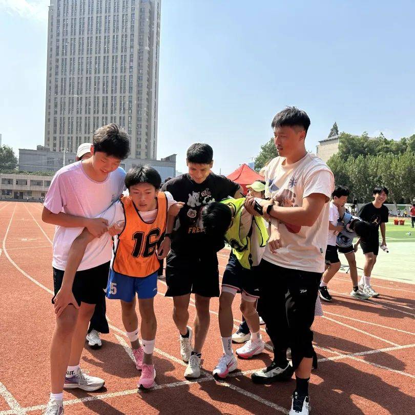 包含精彩时刻不容错过，运动员们全力以赴拼搏的词条