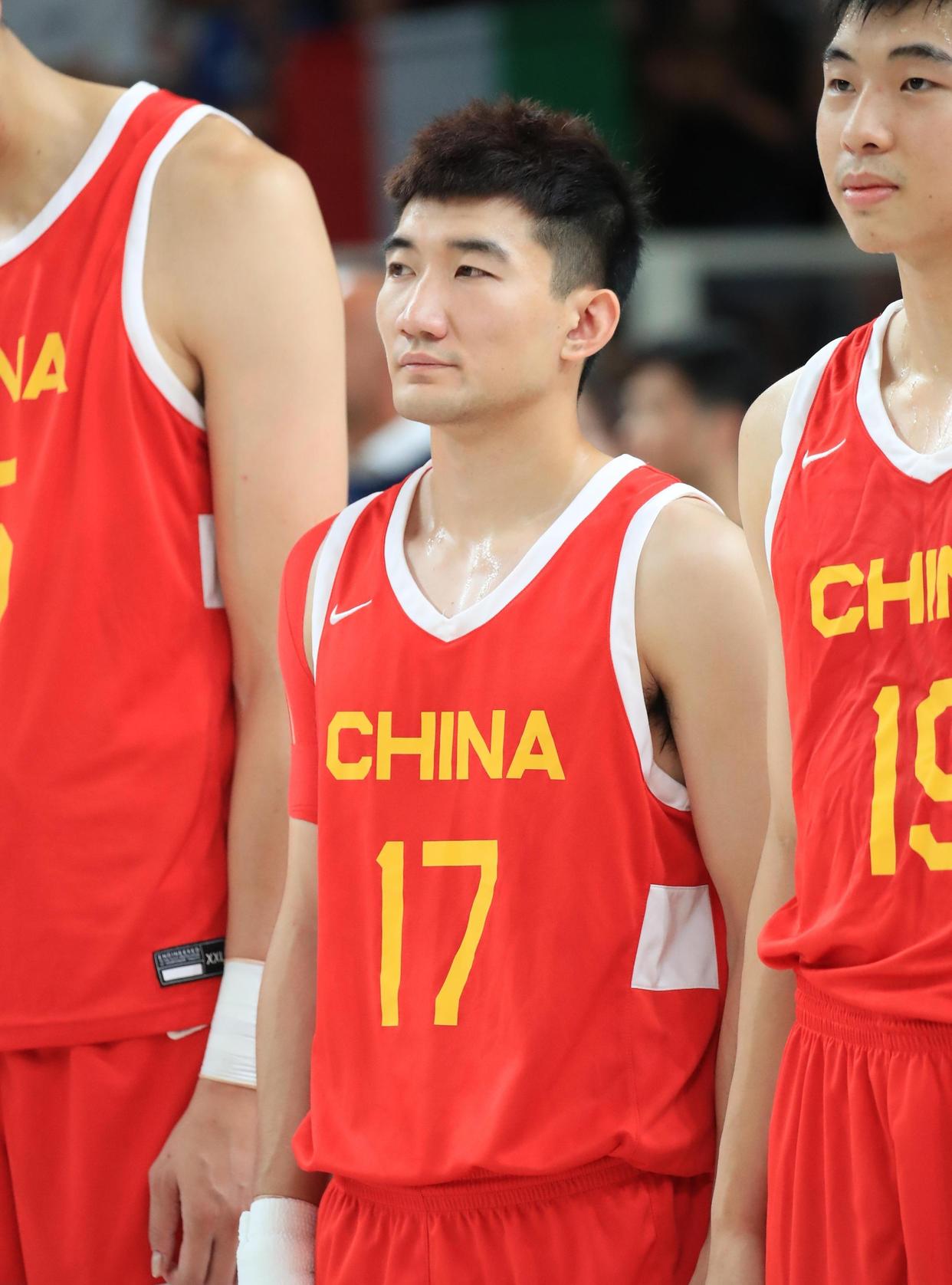 胡金秋16+6雷蒙12分中国男篮27失误险胜波黑！