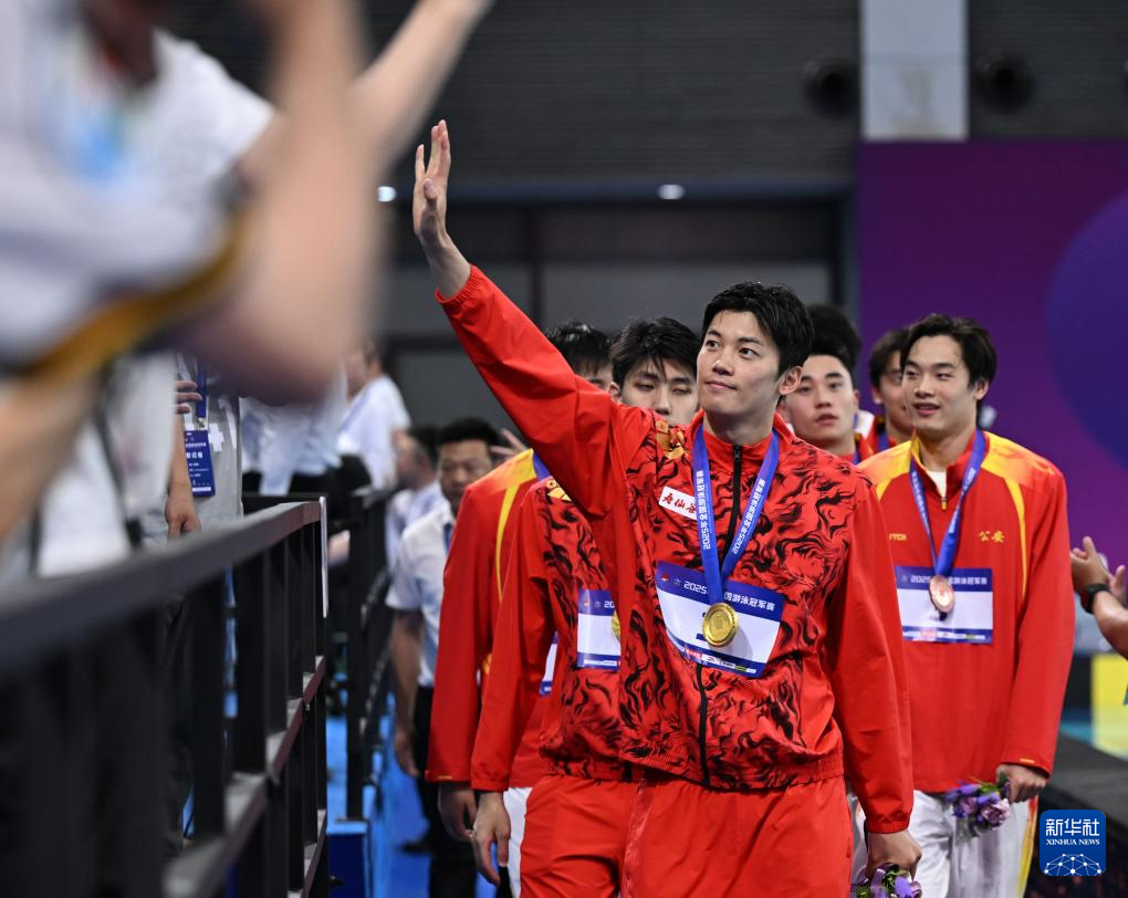 男子4X200米自由泳接力：中国队逆转摘银+破亚洲纪录的简单介绍